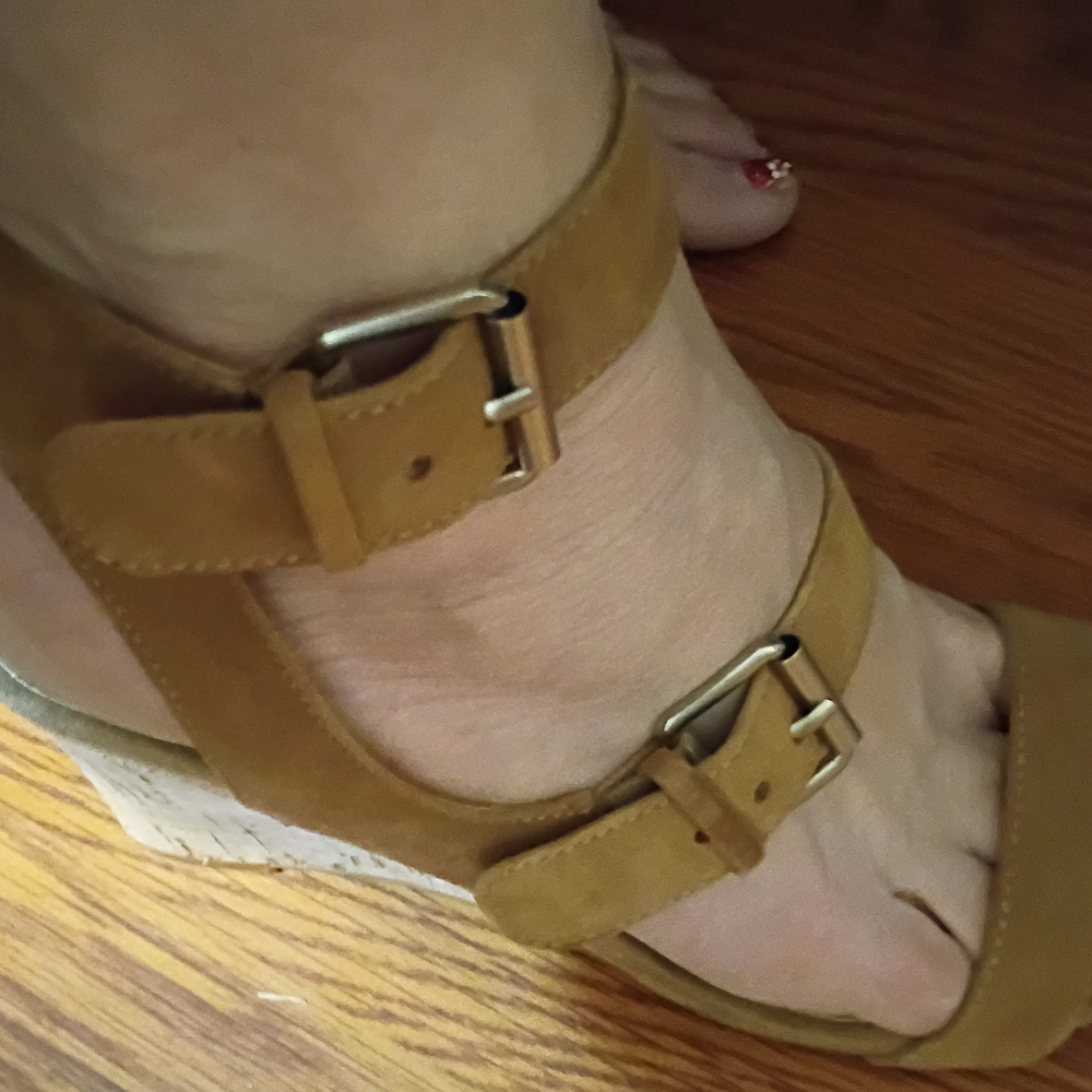 Tahari Tan Buckle Sandals#263